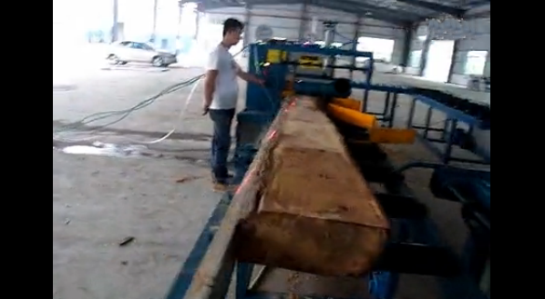 正啟多片鋸中山市全自動方木多片鋸客戶加工現(xiàn)場