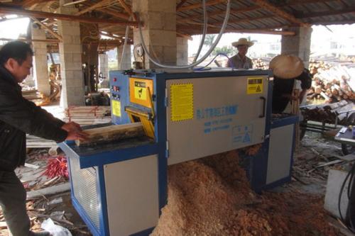 廣西省-東興市-方木加工現場