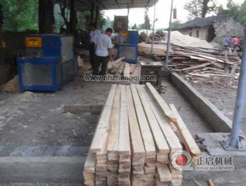 貴州遵義鋸杉木加工現(xiàn)場25機(jī)