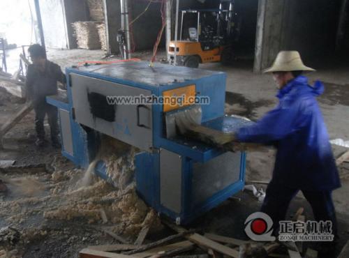 海南島鋸橡膠木-15高方木機(jī)加工現(xiàn)場