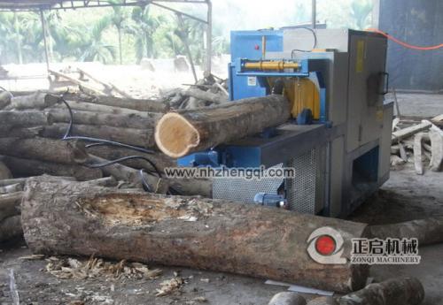 海南島鋸橡膠木25機(jī)加工現(xiàn)場