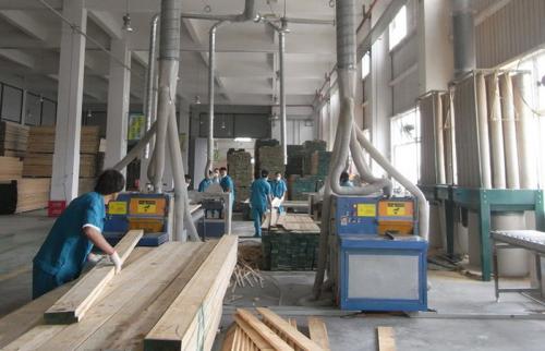 中國(guó)家俱著名企業(yè)-四川全友家私有限公司-使用正啟80型號(hào)方木多片鋸干切-加工現(xiàn)場(chǎng)共計(jì)10臺(tái)