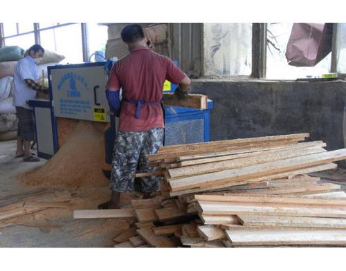 廣東省-惠州方木多片鋸150高加工現(xiàn)場2