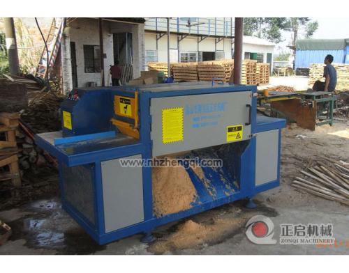 廣東省-肇慶市-四會(huì)縣-鋸桉木機(jī)加工現(xiàn)場